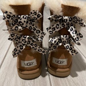Ugg Bailey Bow. Children size 2
